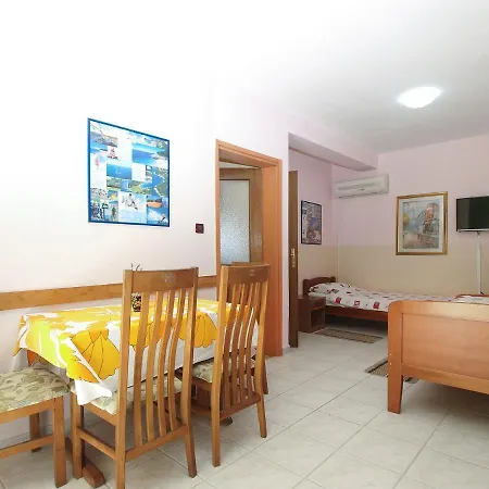 Drago 2039 Apartment