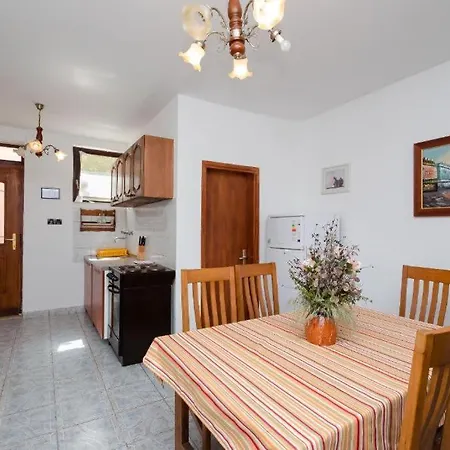 Drago 2039 Apartment