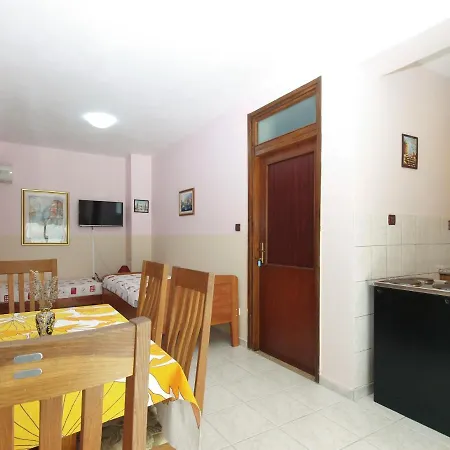 Drago 2039 Apartment